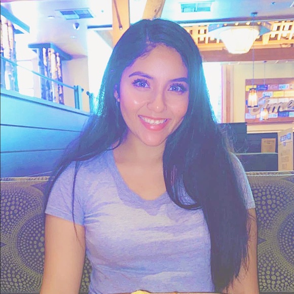 Meet your Posher, Liz - Picture 1 of 1